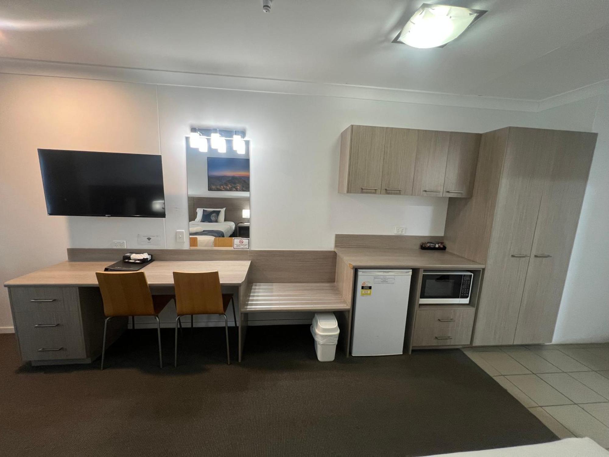 Adelong Motel Narrabri Exterior photo